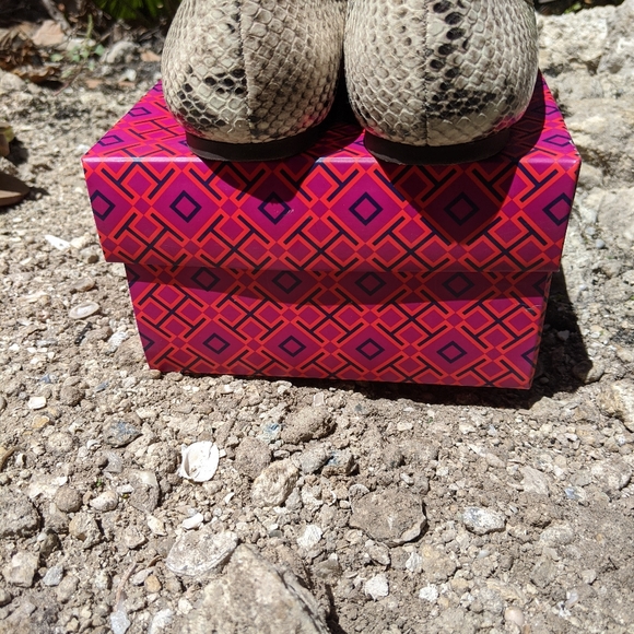 Tory Burch Reva Flats - Picture 4 of 6